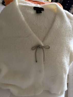 House of Harlow 1960 Cream Plush V-Neck Sweater with Bow Tie